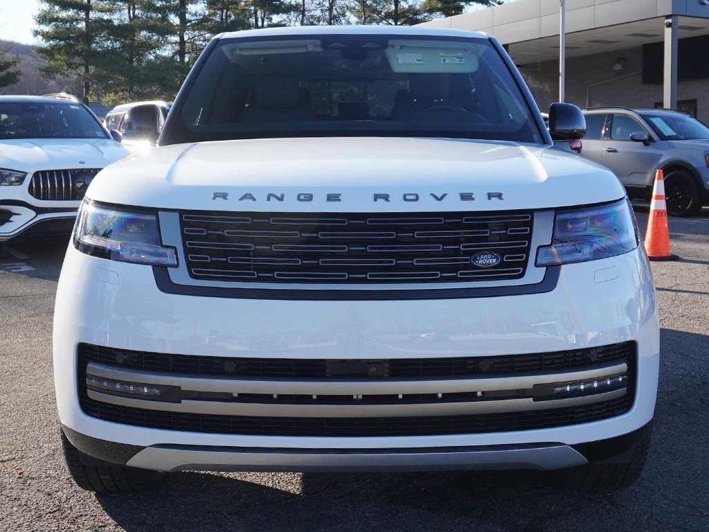 Used 2025 Land Rover Range Rover SE image 13