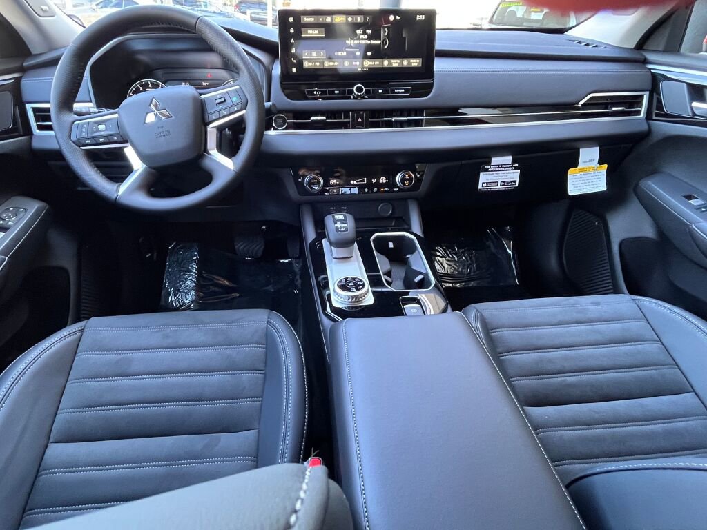 New 2025 Mitsubishi Outlander SE image 22