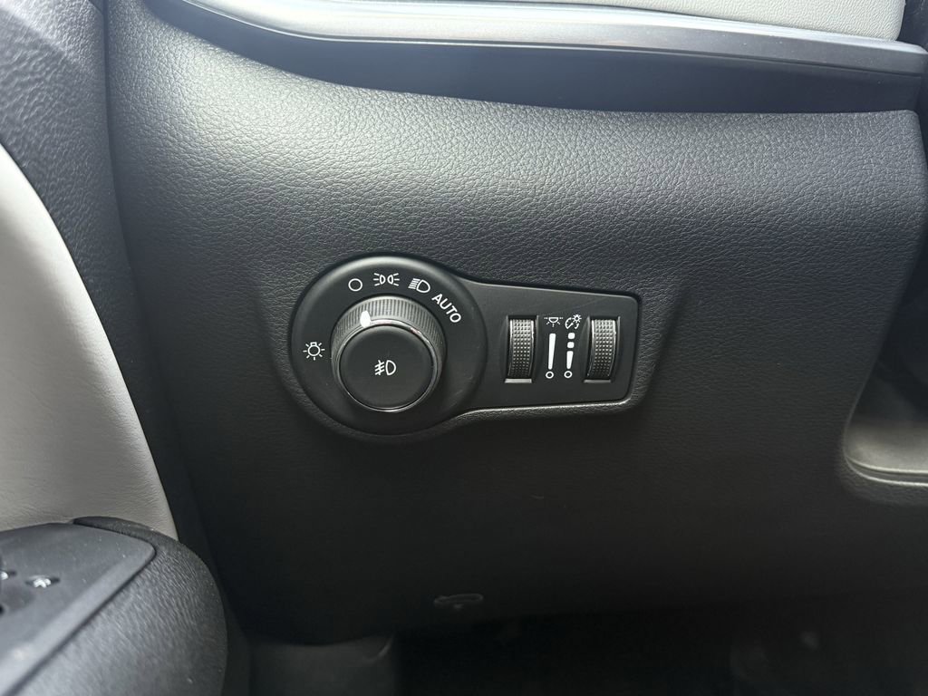 New 2026 Jeep Compass Limited image 14