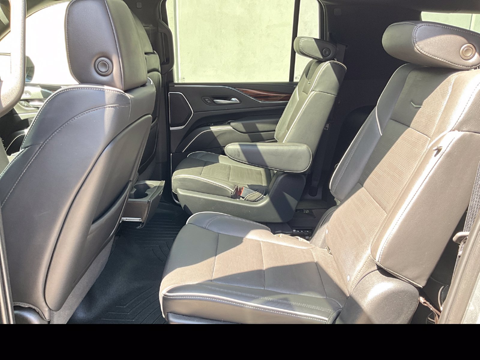 Used 2023 Cadillac Escalade ESV Premium Luxury w/ LPO, Radiant Package AWD/4WD image 11