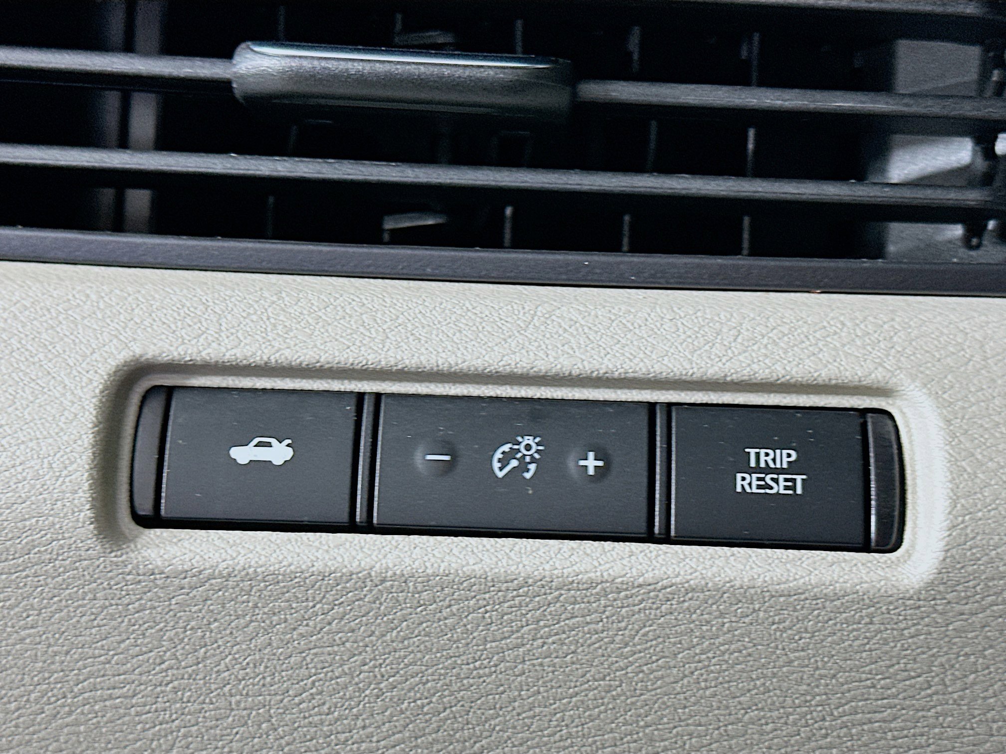 Used 2025 Nissan Altima 2.5 SV image 17