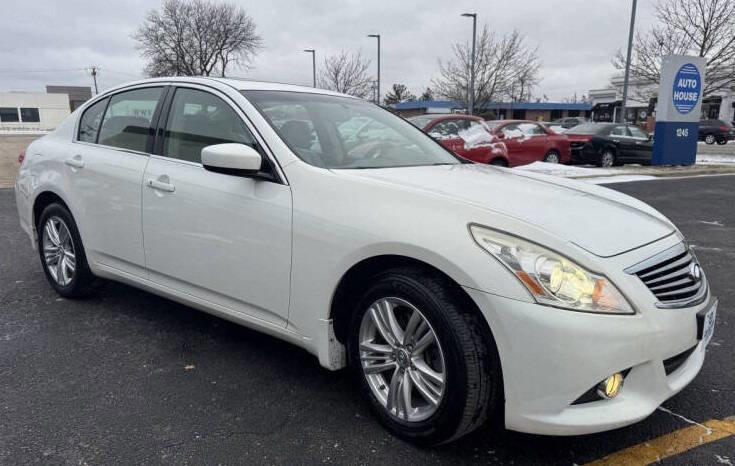 Used 2011 INFINITI G37 x w/ Premium Pkg image 2