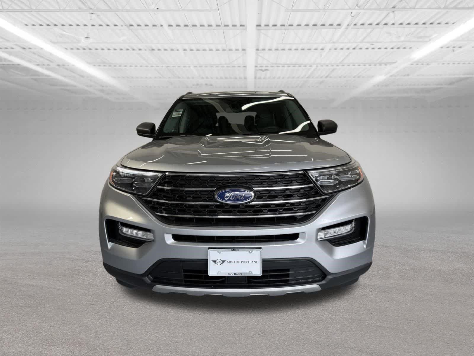 Used 2022 Ford Explorer XLT w/ Equipment Group 202A AWD/4WD image 8