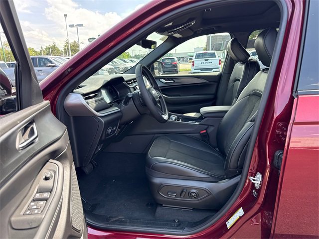 New 2025 Jeep Grand Cherokee L Altitude image 11