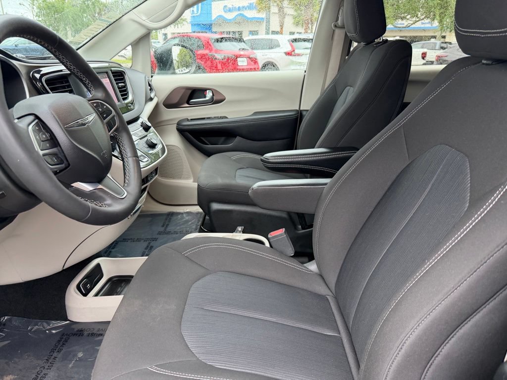 Used 2023 Chrysler Voyager LX FWD image 18