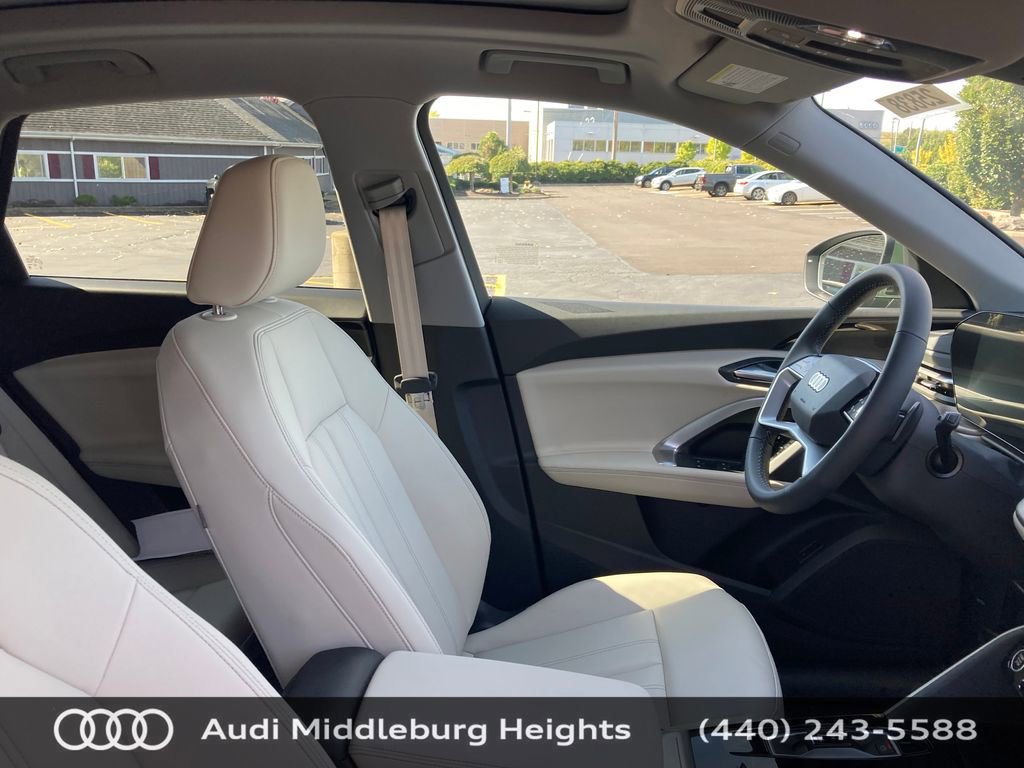 Used 2025 Audi Q5 Premium w/ Convenience Package image 23