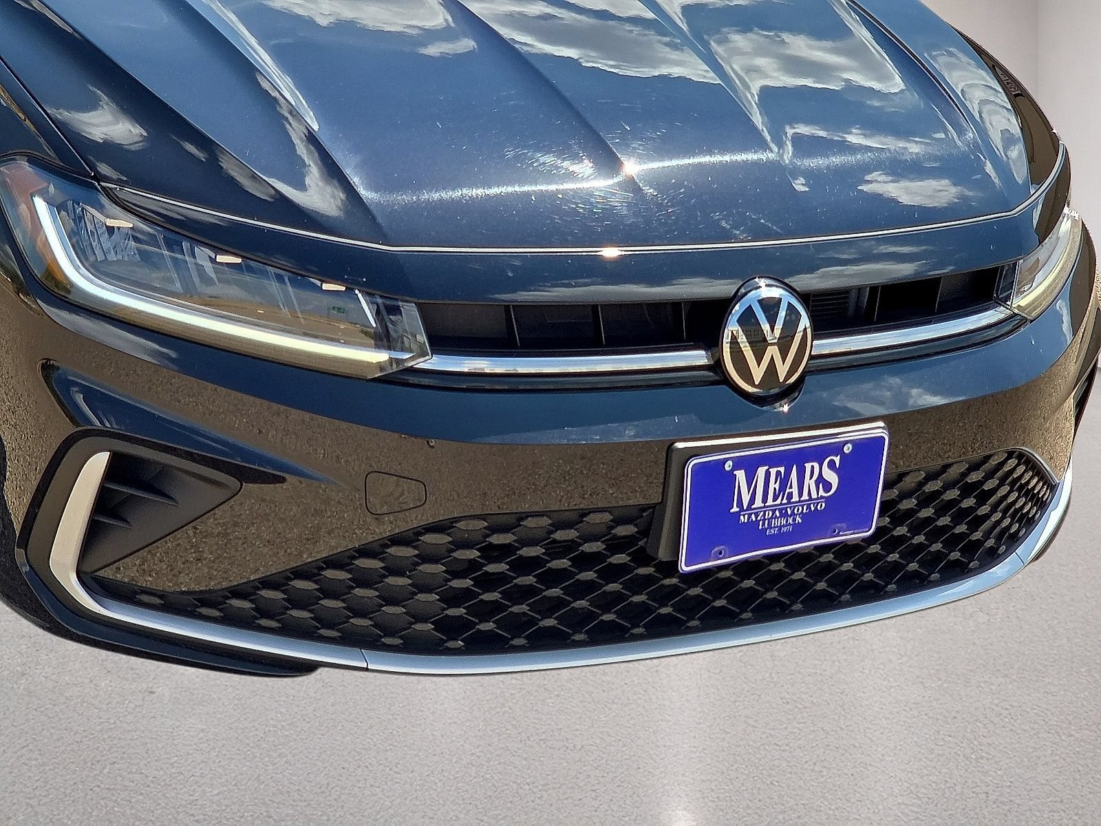 Used 2025 Volkswagen Jetta SE FWD image 9