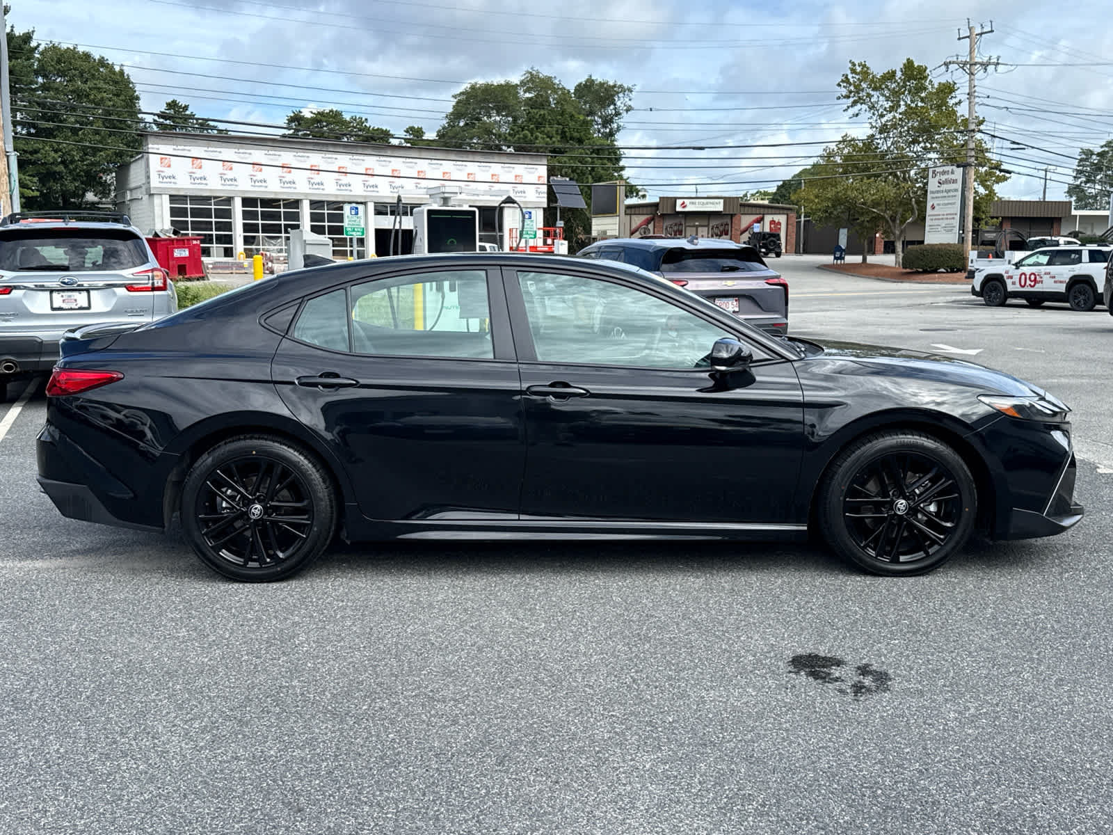 Used 2025 Toyota Camry SE w/ Convenience Package FWD image 8