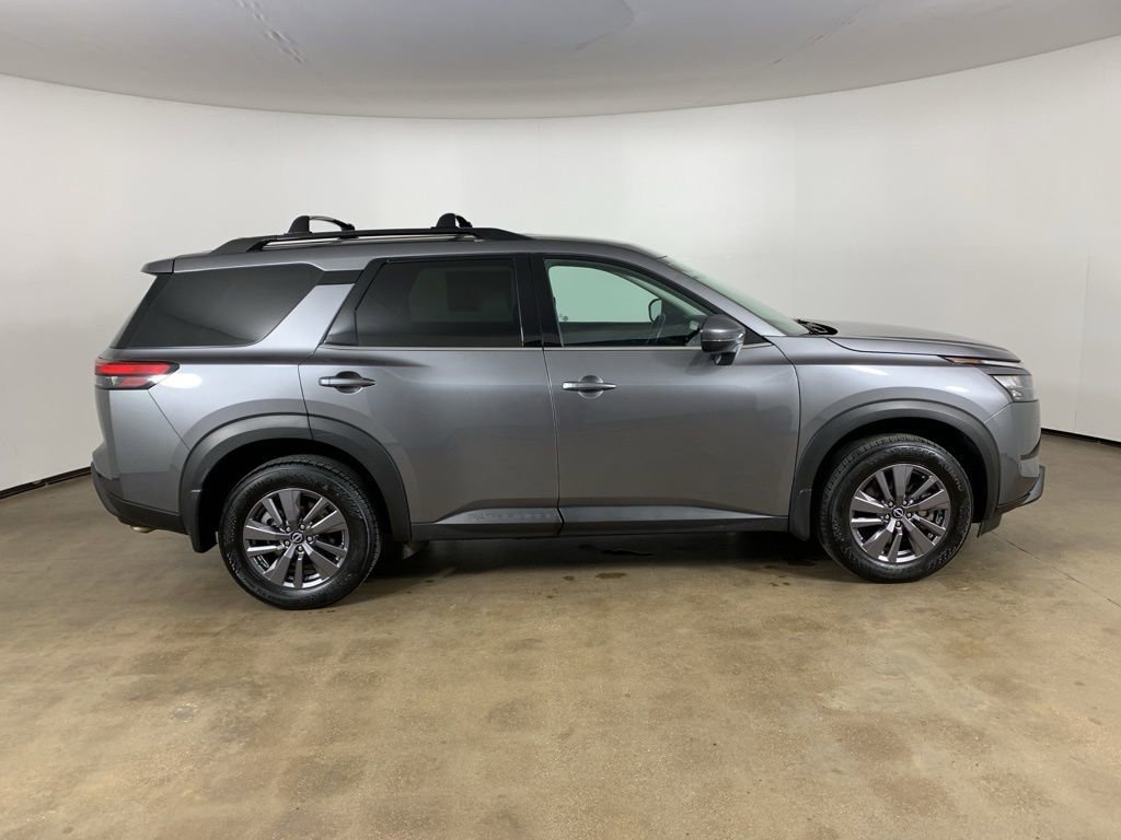 Used 2023 Nissan Pathfinder SV image 7