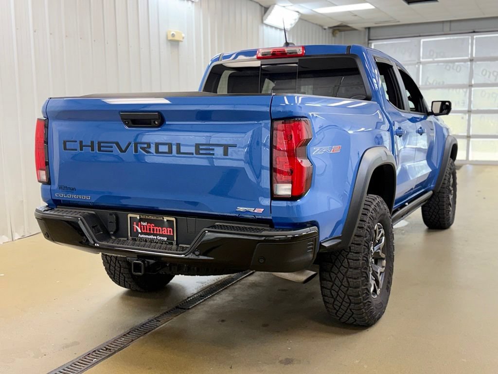 Used 2025 Chevrolet Colorado ZR2 w/ Technology Package AWD/4WD image 7