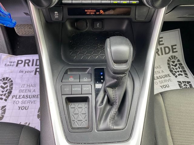 Used 2021 Toyota RAV4 LE FWD image 12