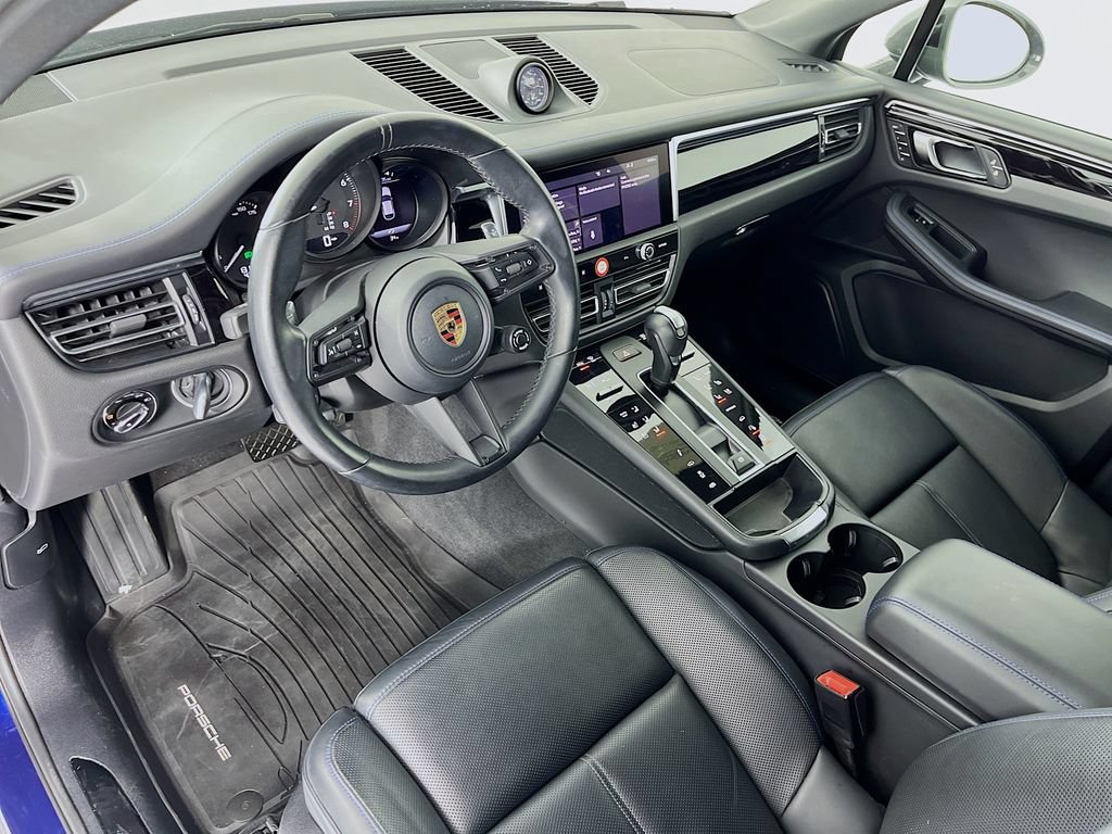 Certified 2023 Porsche Macan Turbo AWD/4WD image 3