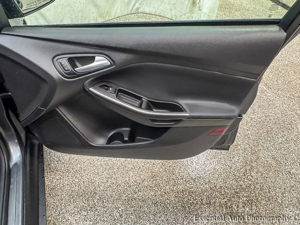 Used 2018 Ford Focus SEL FWD image 27