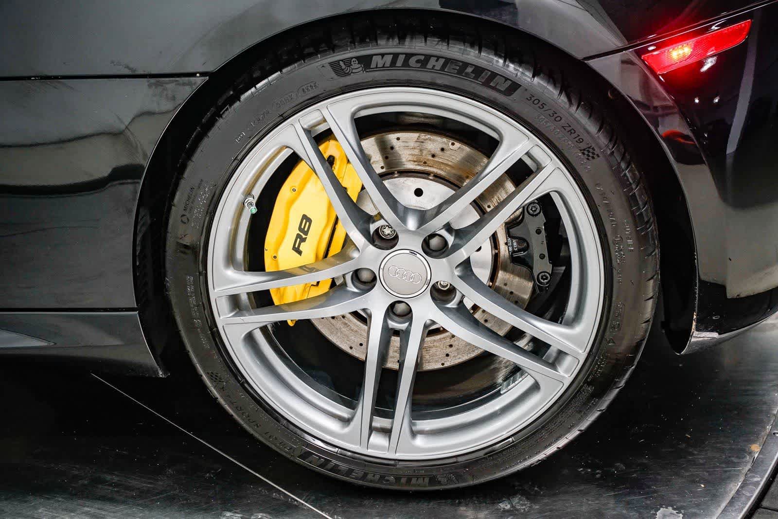 Used 2011 Audi R8 V10 image 21