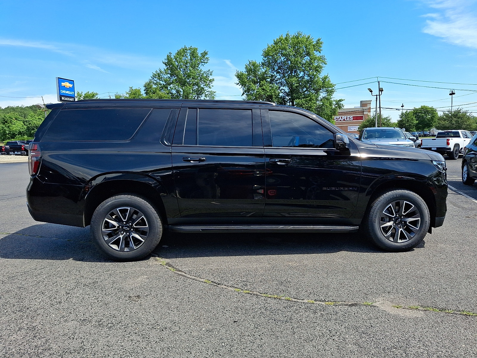 Certified 2024 Chevrolet Suburban RST w/ Luxury Package AWD/4WD image 7