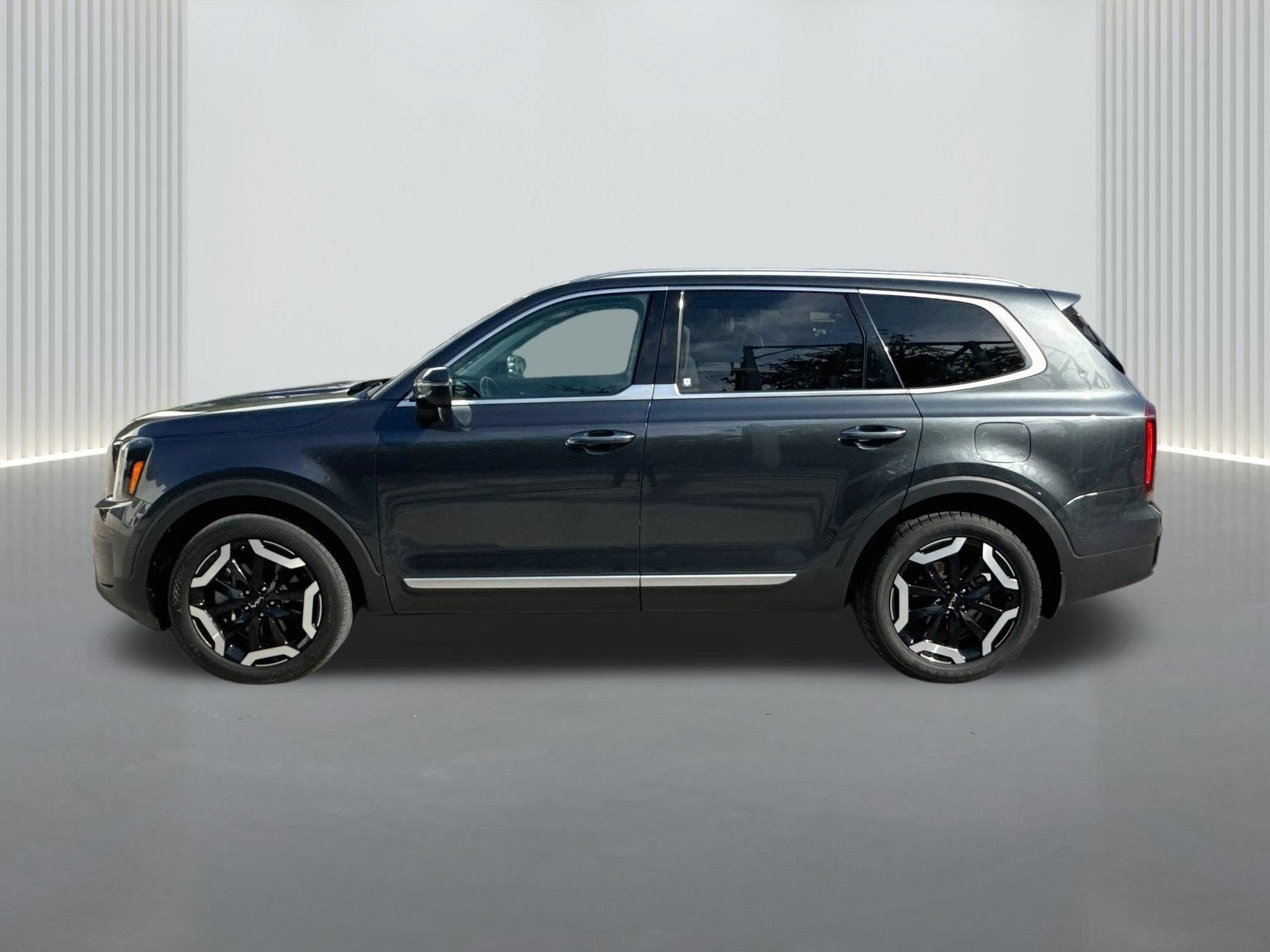 Used 2024 Kia Telluride S w/ S Sunroof Package FWD image 2