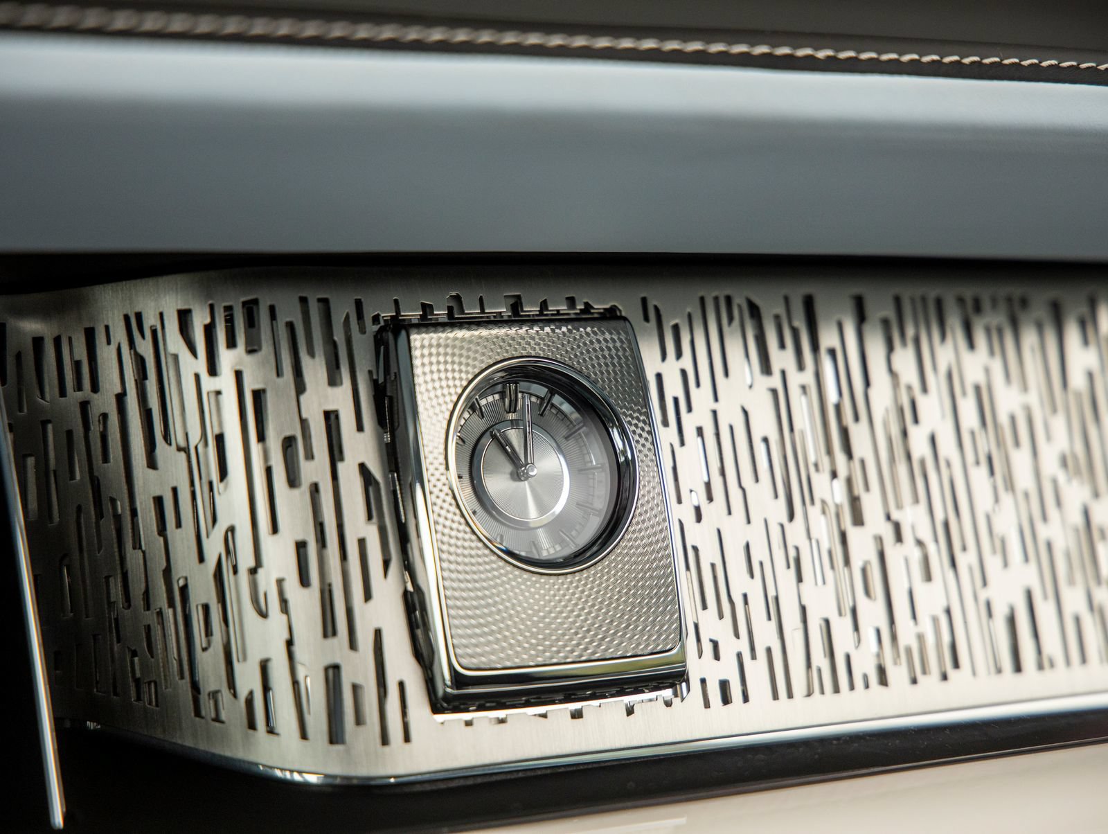 Used 2023 Rolls-Royce Phantom Extended Wheelbase w/ Leather Finishing Pack RWD image 43