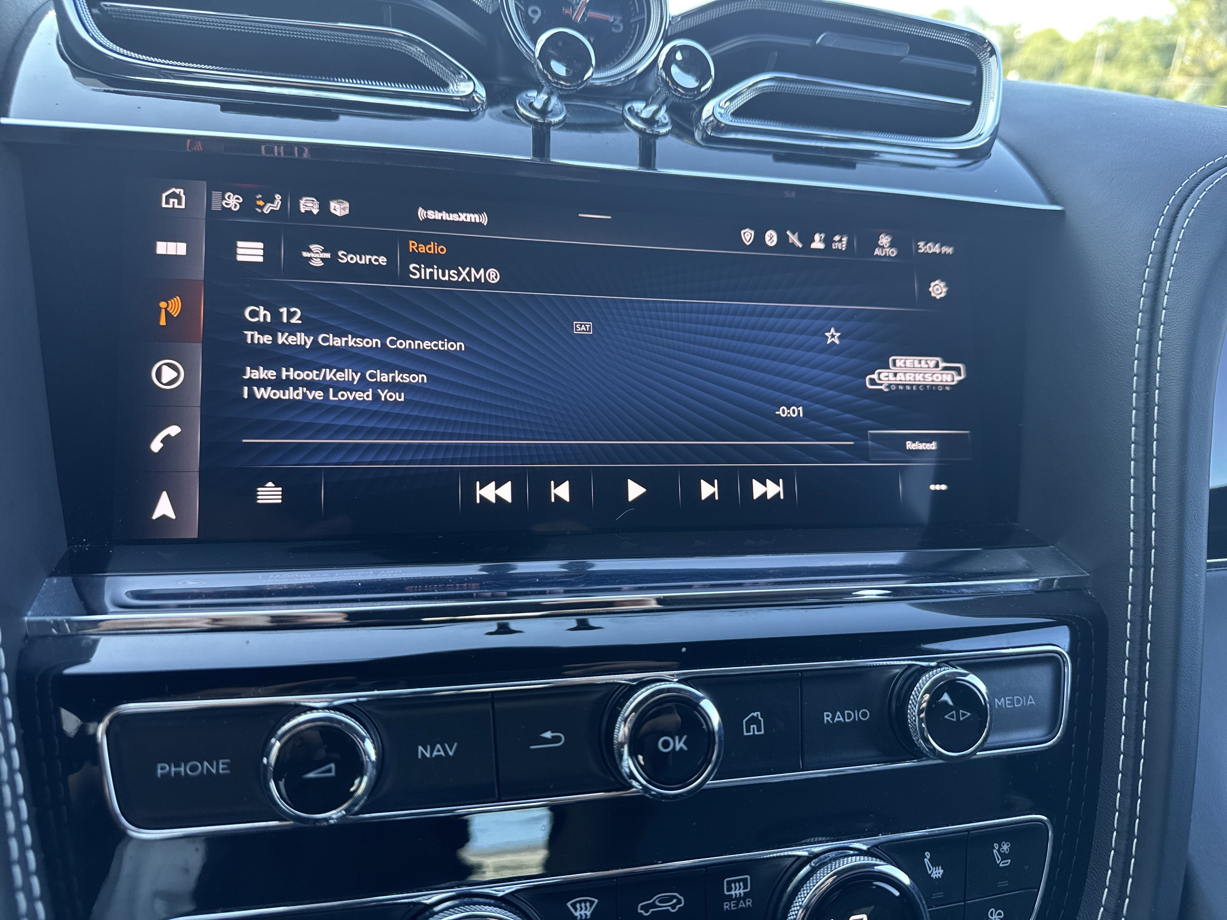 Used 2022 Bentley Bentayga image 25