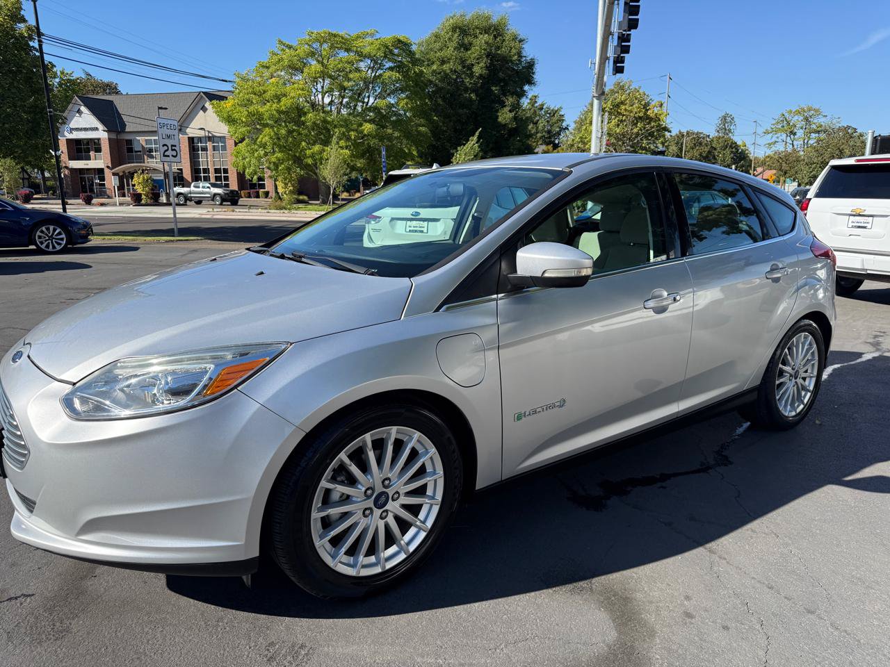 Used 2018 Ford Focus Electric Hatchback FWD image 2