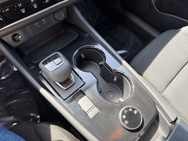 Used 2024 Nissan Rogue S image 28