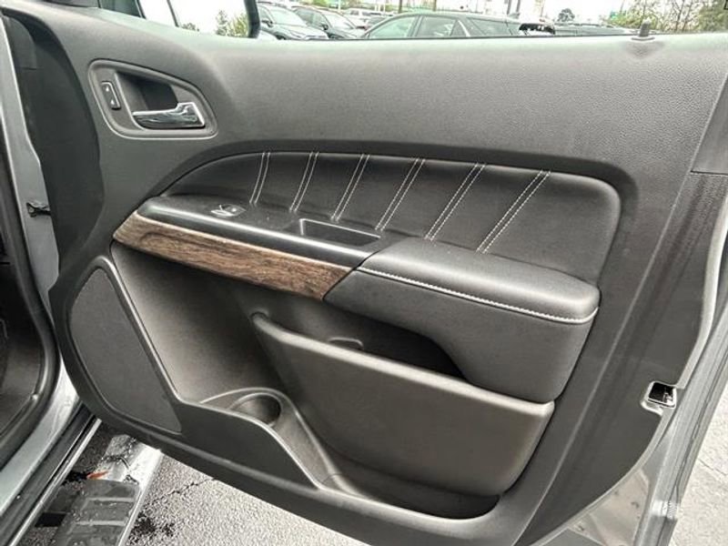 Used 2022 GMC Canyon Denali image 25