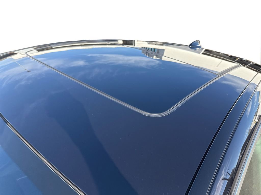 Used 2025 BMW X4 xDrive30i w/ Premium Package image 36