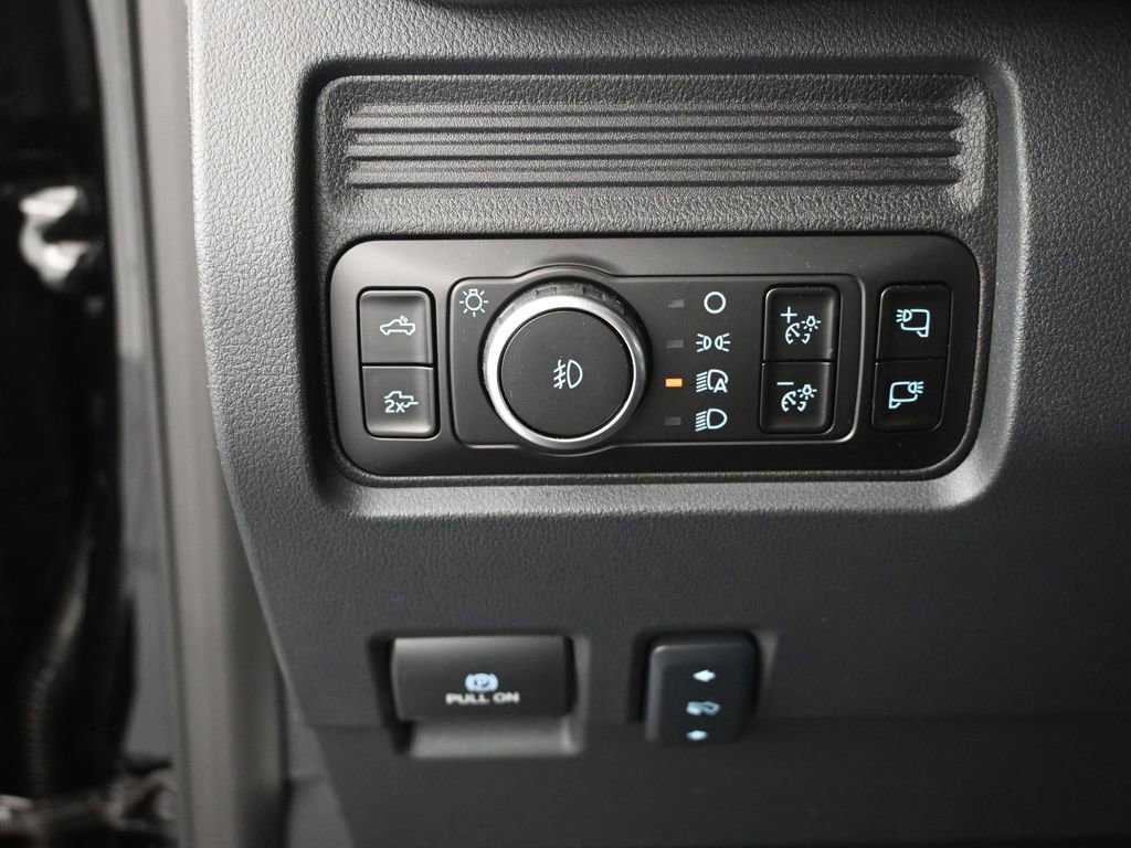 New 2026 Ford F250 Lariat w/ Black Appearance Package image 13