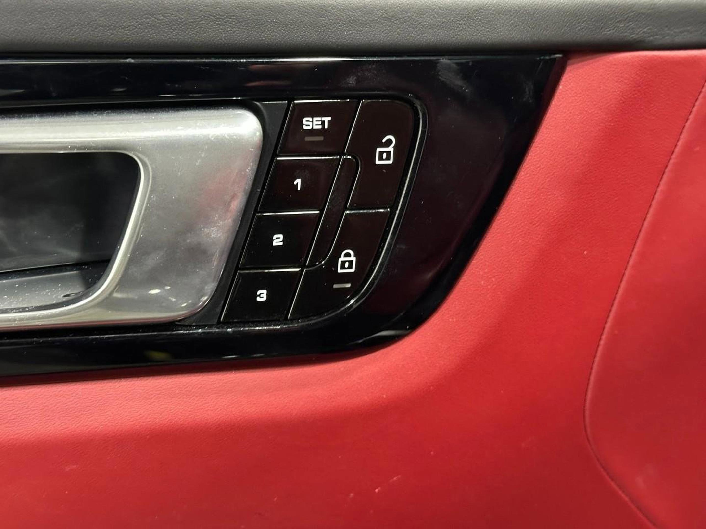 Used 2021 Porsche Cayenne S image 24