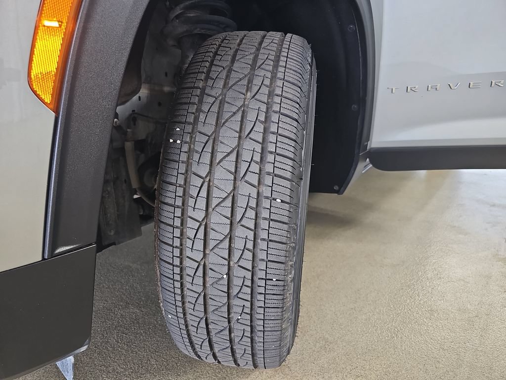 Certified 2024 Chevrolet Traverse LT w/ Trailering Package FWD image 39