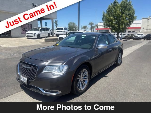 Used 2017 Chrysler 300 C RWD image 1