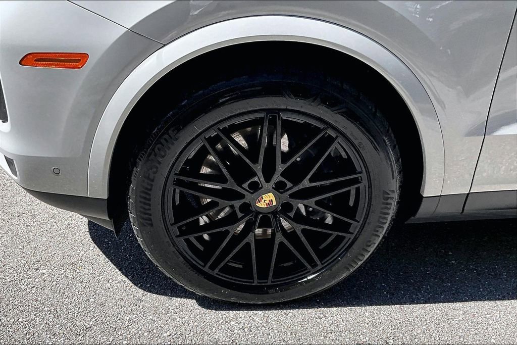 Used 2024 Porsche Cayenne Coupe image 13
