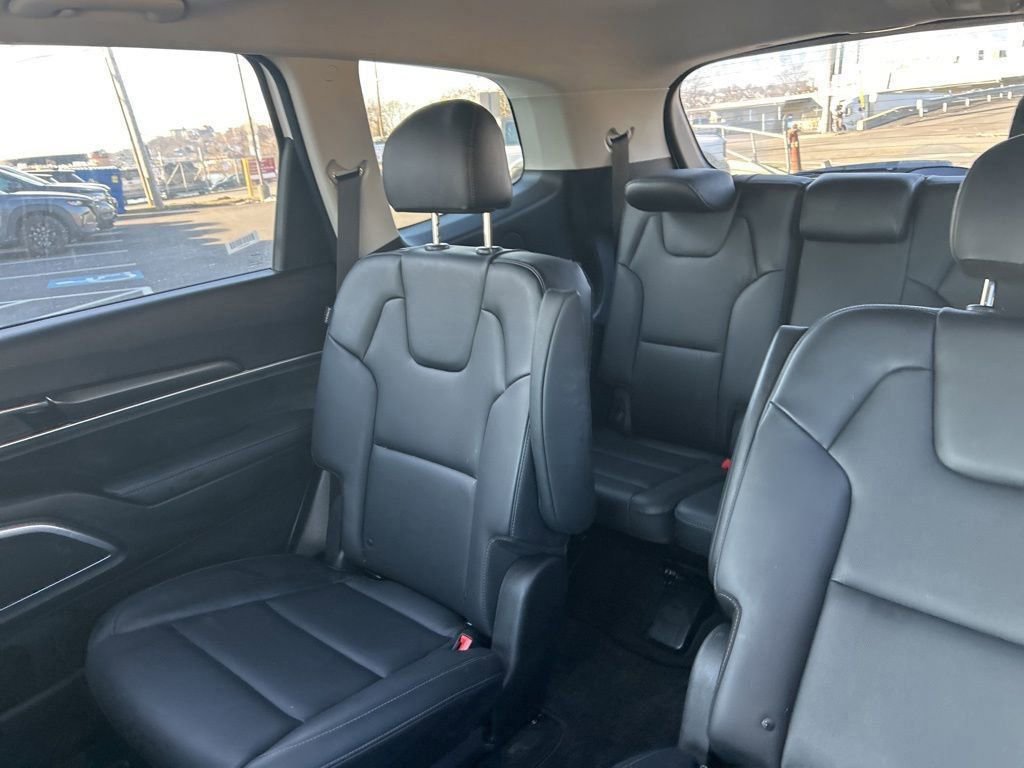 Used 2025 Kia Telluride S image 11