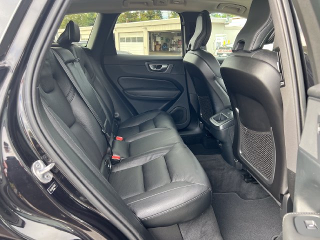 Used 2023 Volvo XC60 B5 Plus AWD/4WD image 10