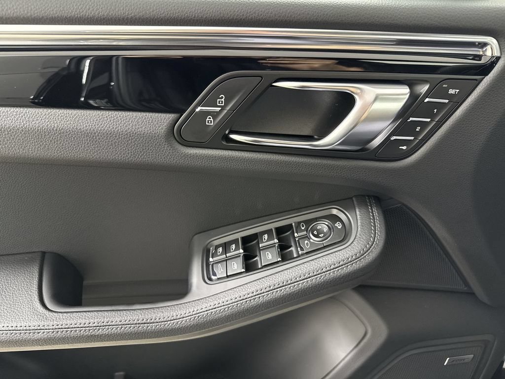 New 2026 Porsche Macan AWD/4WD image 34