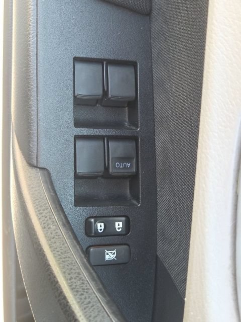 Used 2018 Toyota Corolla LE w/ Carpet Mat Package (TMS) FWD image 16