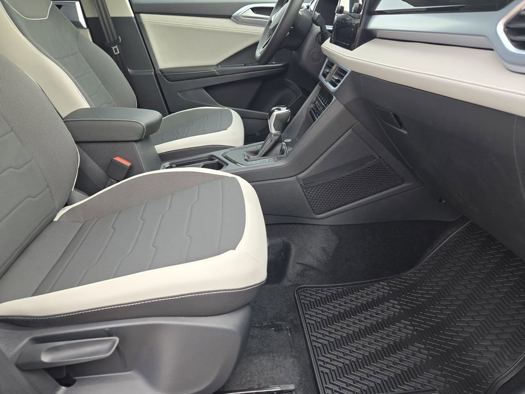 New 2026 Volkswagen Taos SE image 12