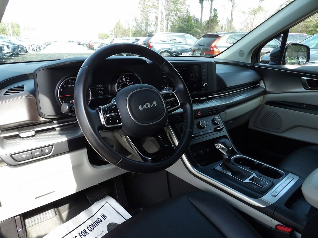 Used 2022 Kia Carnival LX FWD image 9