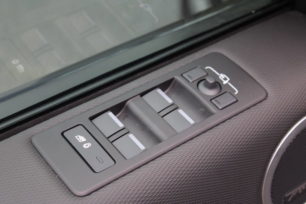 Certified 2025 Land Rover Discovery Dynamic SE image 12