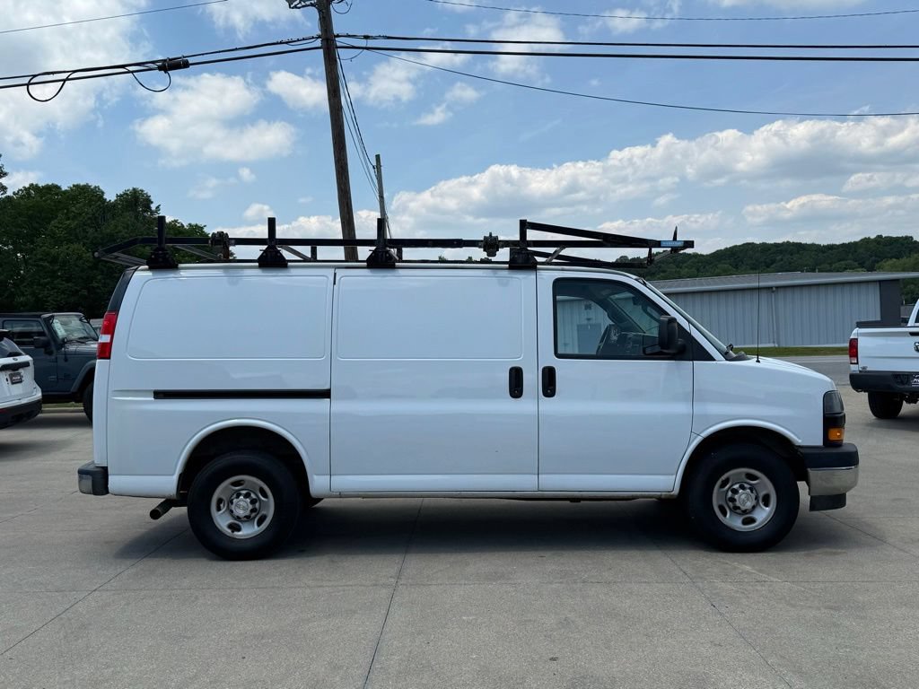 Used 2021 Chevrolet Express 3500 w/ Driver Convenience Package RWD image 19