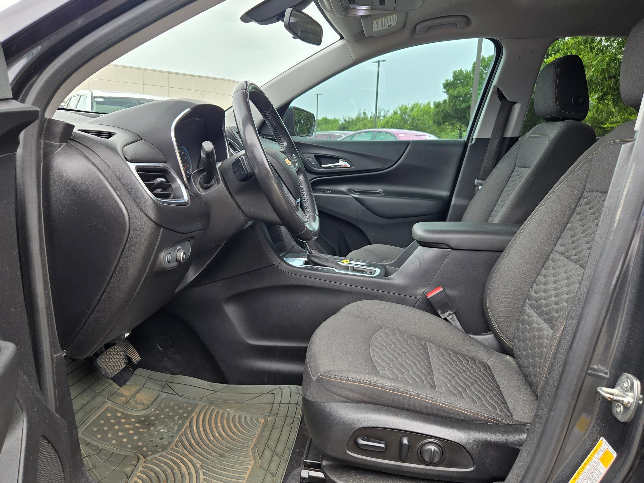 Used 2019 Chevrolet Equinox LT FWD image 6