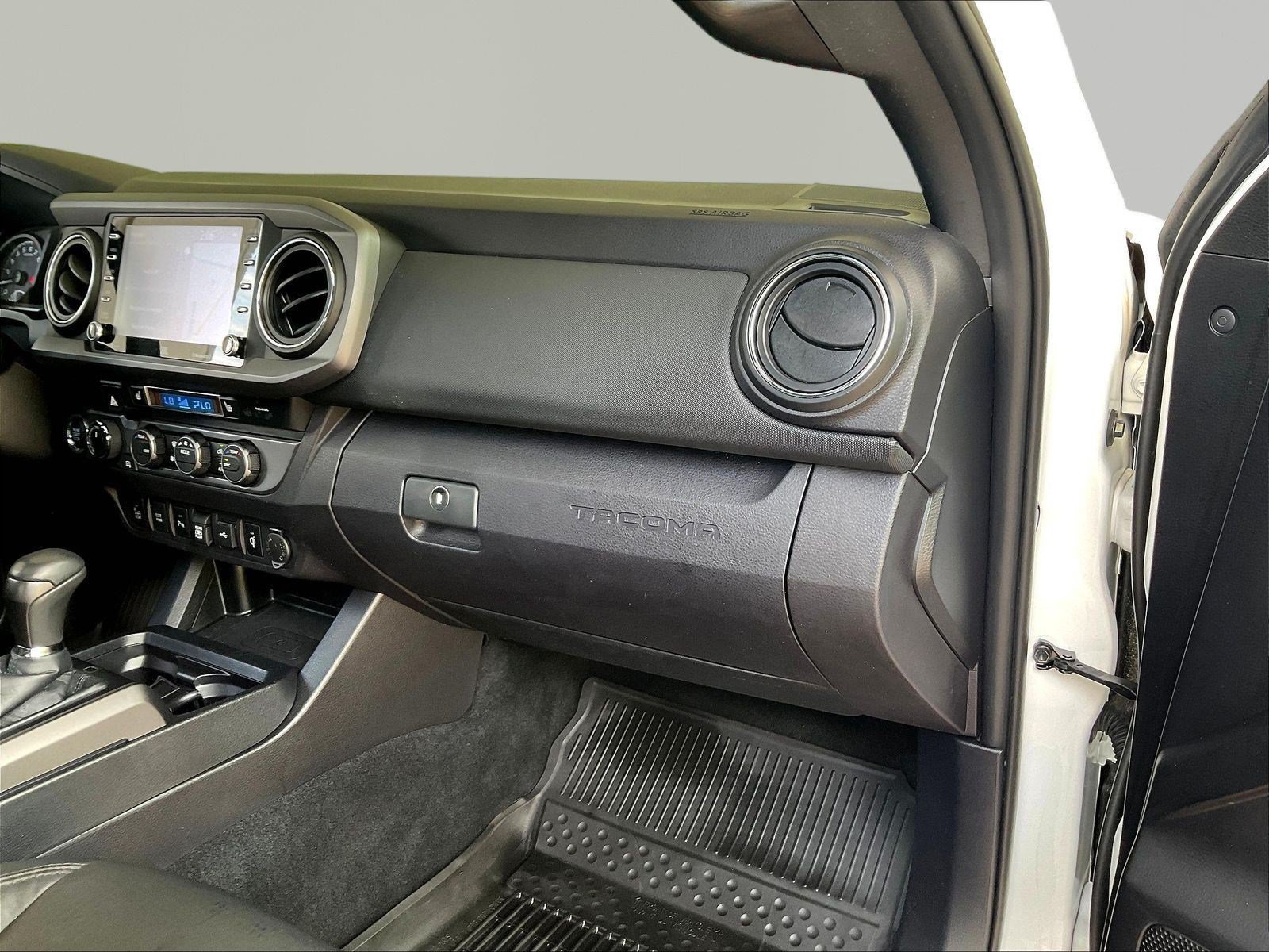 Used 2021 Toyota Tacoma TRD Off-Road w/ TRD Premium Off Road Package AWD/4WD image 26