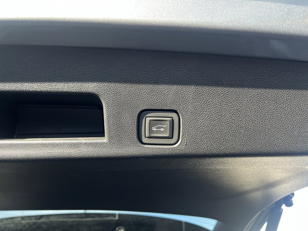 New 2025 Chevrolet Traverse LT w/ LPO, Floor Liner Package image 31