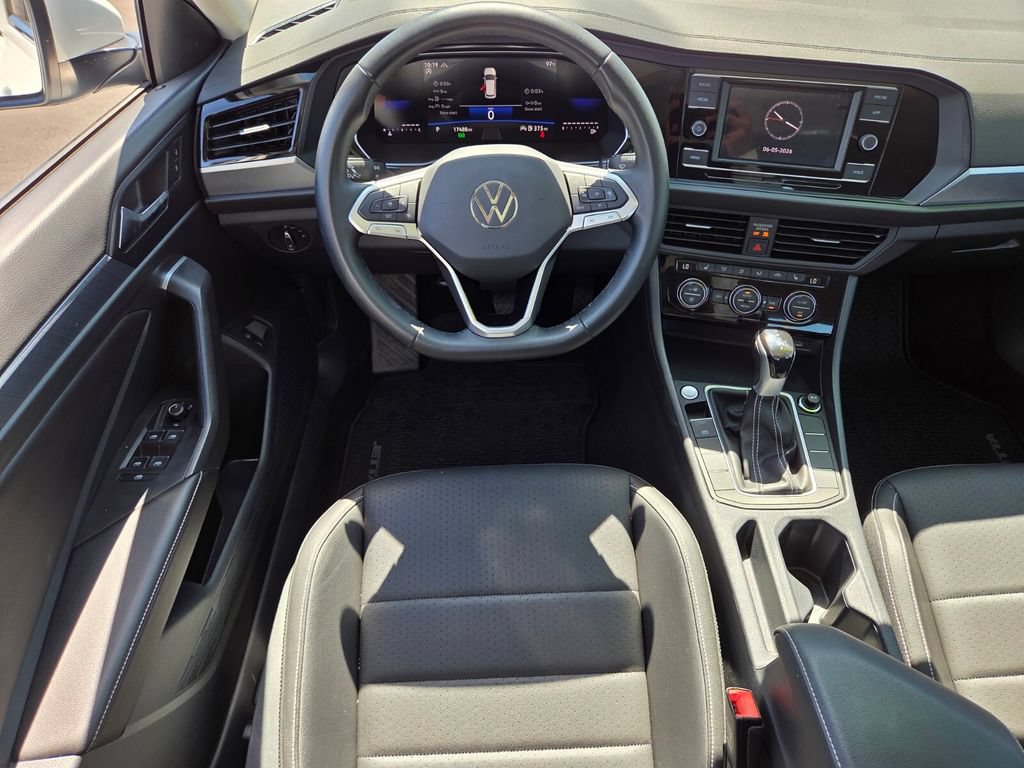 Used 2024 Volkswagen Jetta SE w/ Panoramic Sunroof Package FWD image 13