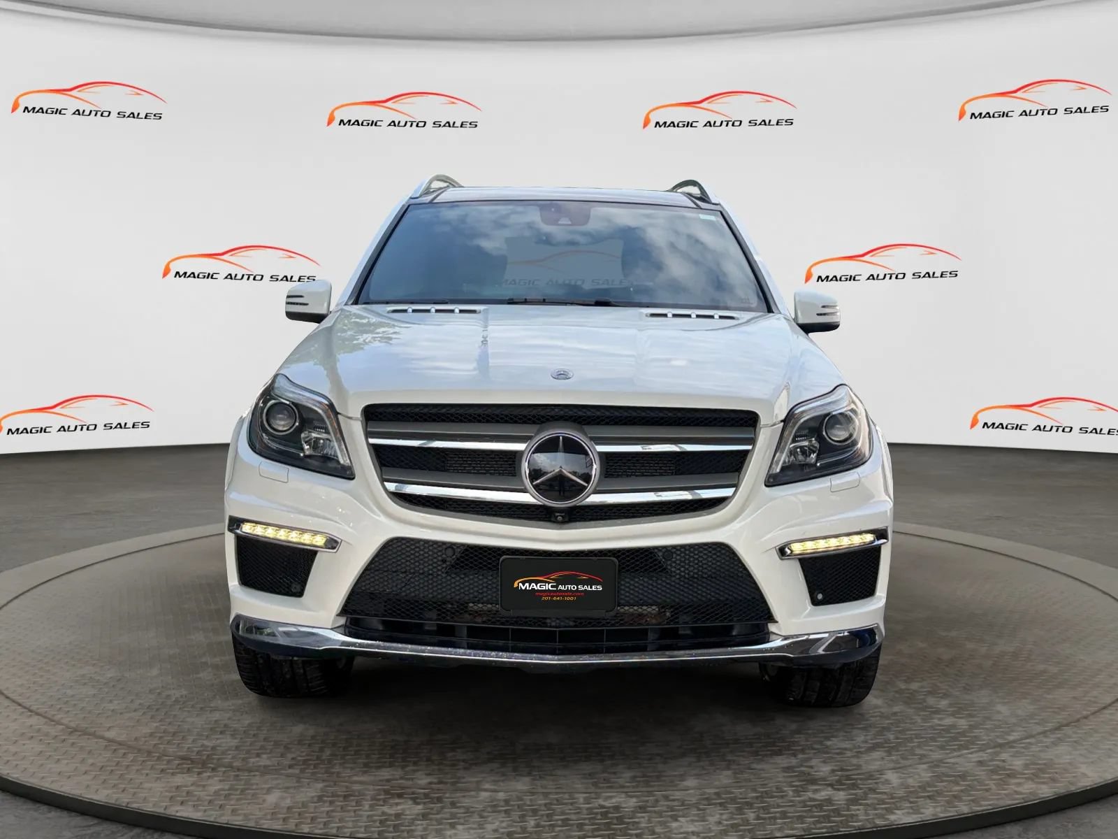 Used 2016 Mercedes-Benz GL 550 4MATIC image 3