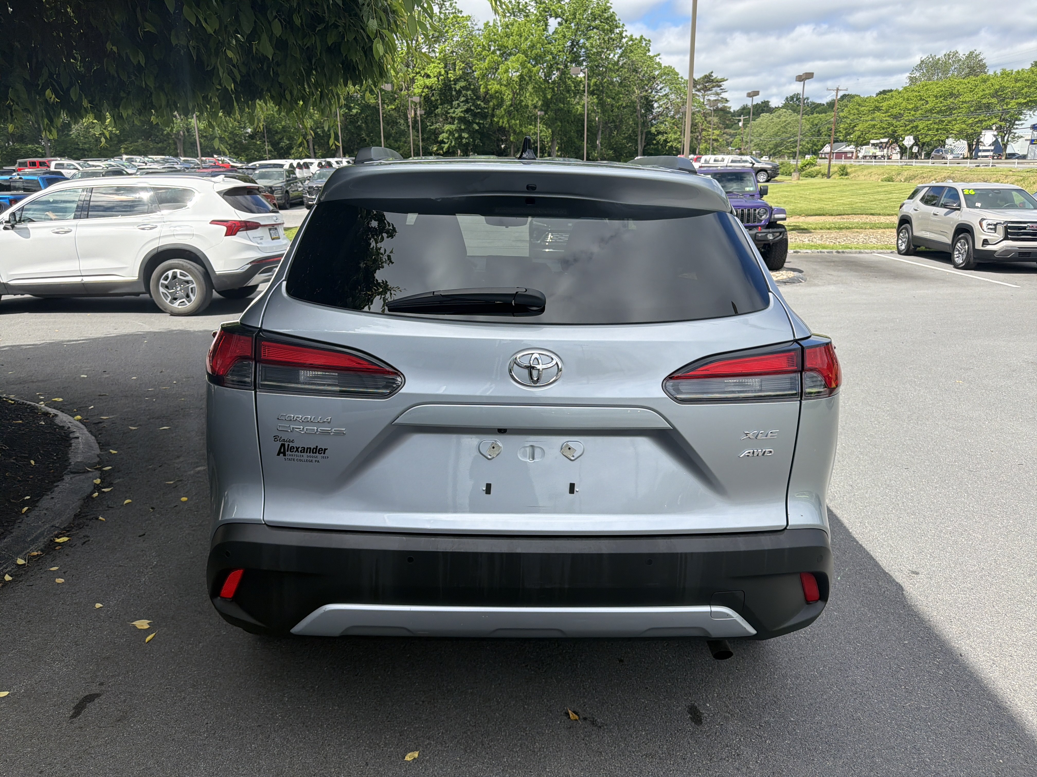 Used 2025 Toyota Corolla Cross XLE AWD/4WD video 4