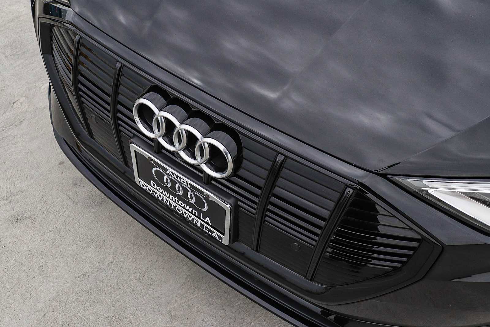 Used 2023 Audi e-tron Premium w/ Convenience Plus Package image 8