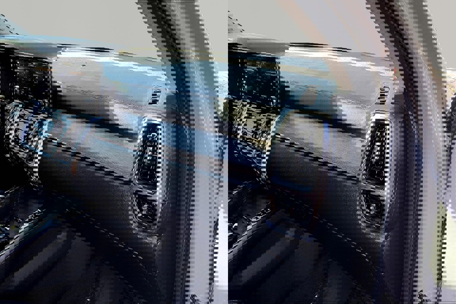 Used 2023 Kia Sorento S w/ Panoramic Sunroof Package image 26