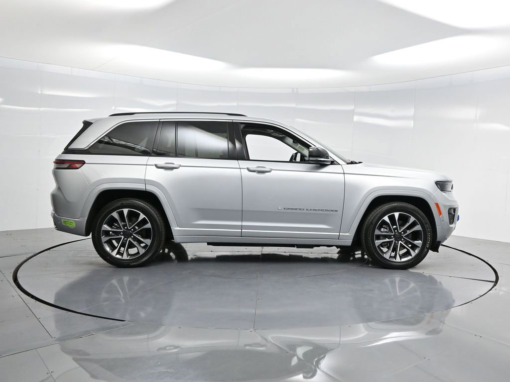 Used 2022 Jeep Grand Cherokee Overland w/ Advanced Protech Group III image 33