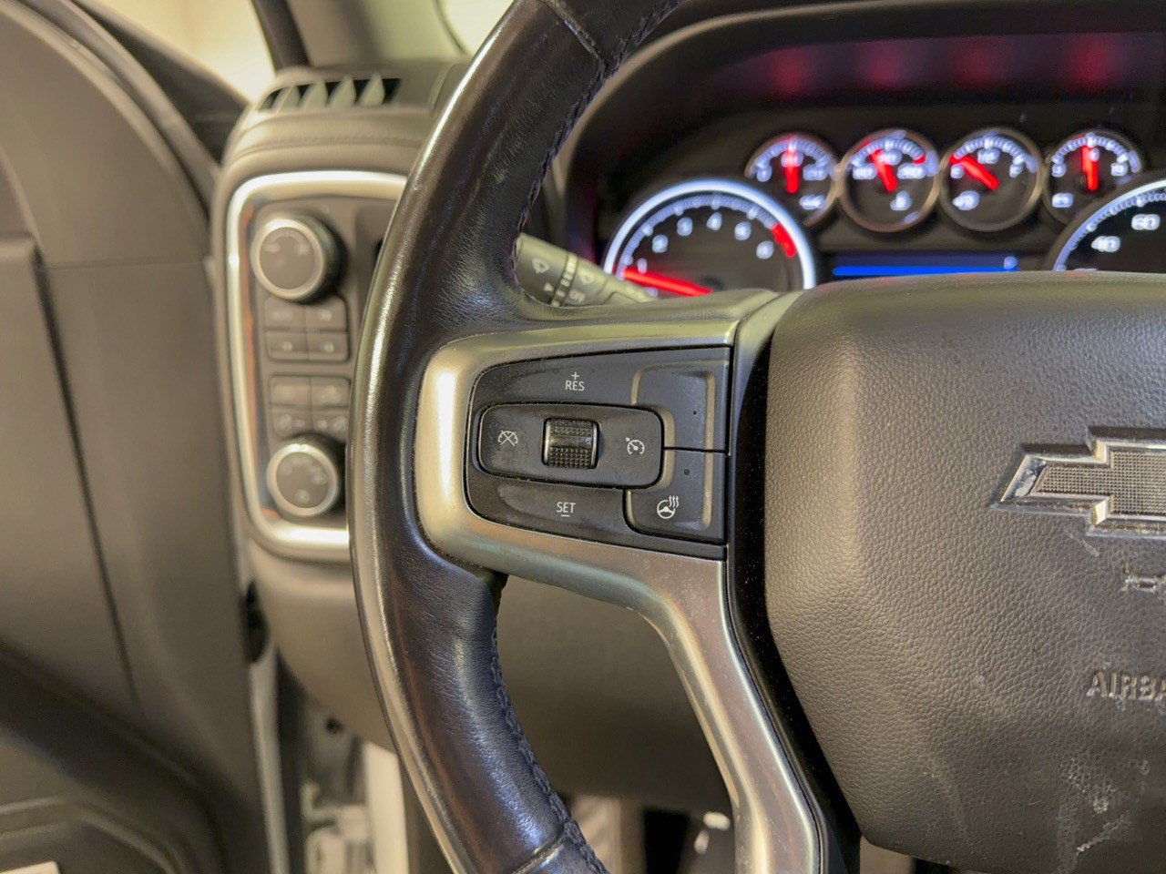 Used 2019 Chevrolet Silverado 1500 RST AWD/4WD image 18
