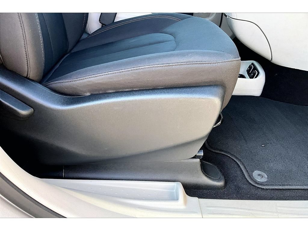 Certified 2019 Chrysler Pacifica Touring Plus FWD image 51